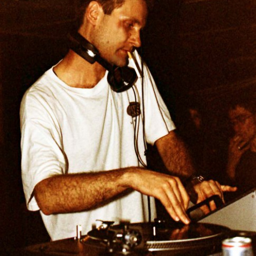 
                                            img-DJ Loutka-6
                    