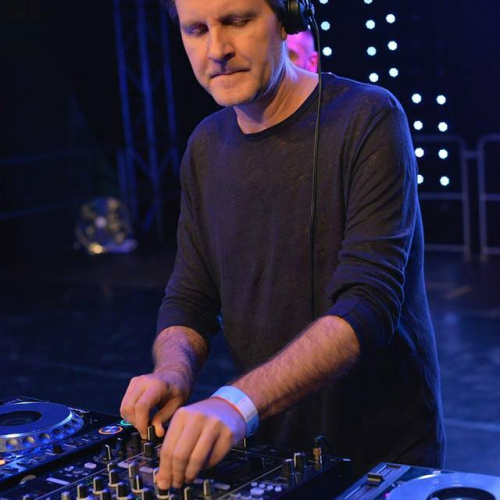 
                                            img-DJ Loutka-60
                    