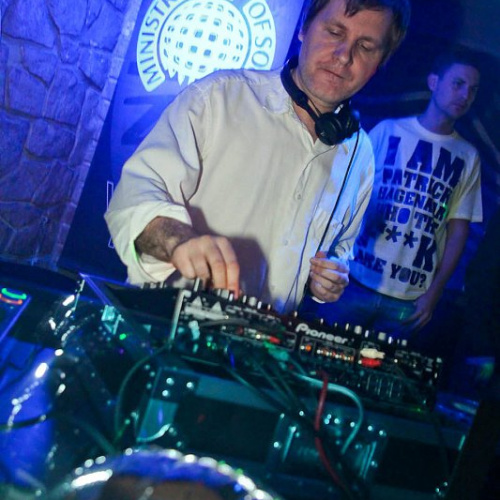 
                                            img-DJ Loutka-19
                    