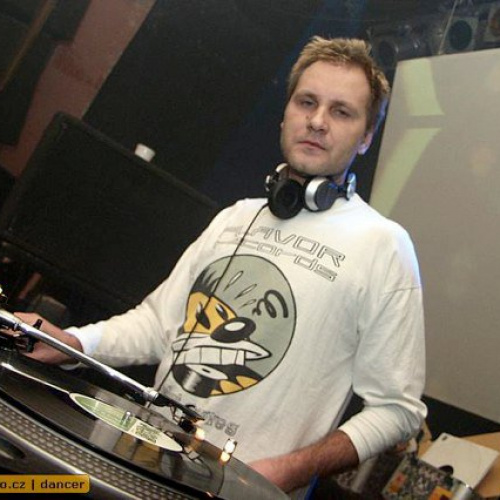 
                                            img-DJ Loutka-145
                    
