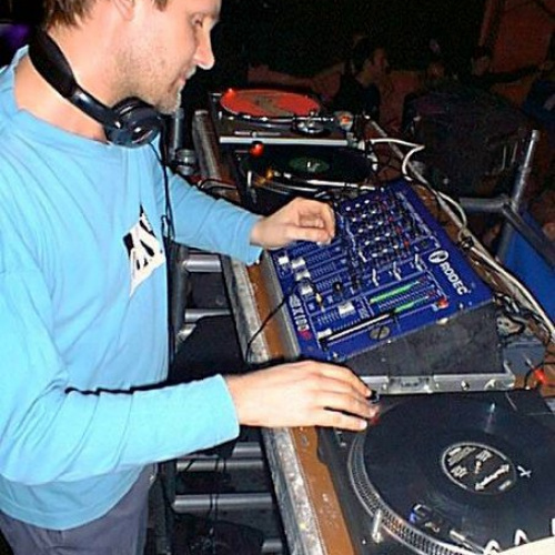 
                                            img-DJ Loutka-167
                    