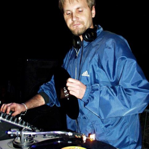 
                                            img-DJ Loutka-170
                    