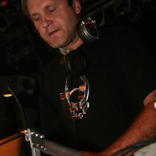 
                                            img-DJ Loutka-68
                    