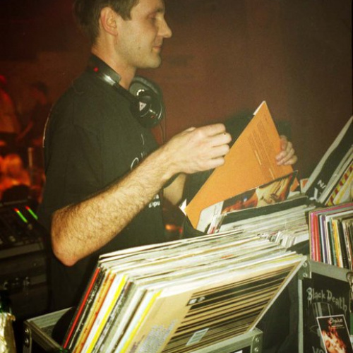 
                                            img-DJ Loutka-8
                    