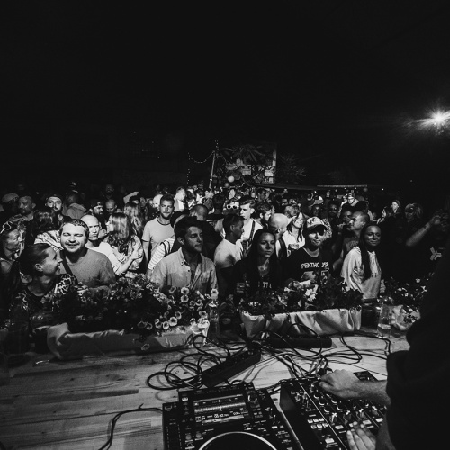 
                                            img-DJ Loutka-96
                    