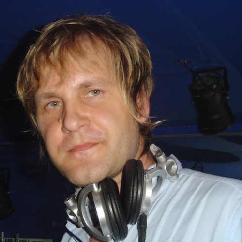 
                                            img-DJ Loutka-66
                    