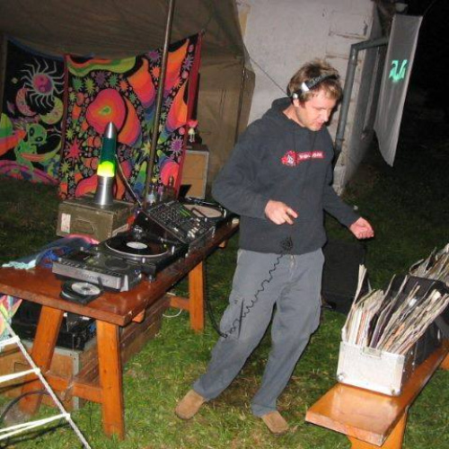 
                                            img-DJ Loutka-62
                    